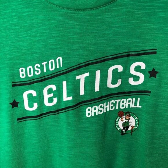 FREE WITH PURCHASE Boston Celtics Basketball Green NBA T-Shirt Size Medium - Picture 2 of 4